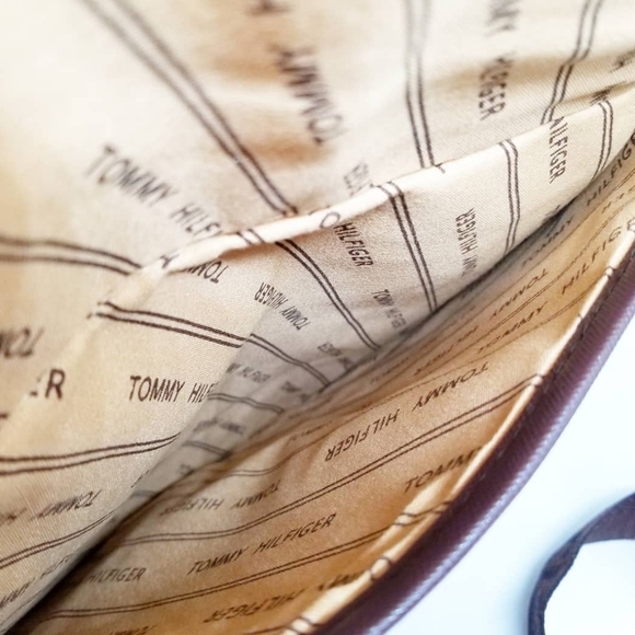 Tommy Hilfiger monogram brown/tan crossbody bag - Picture 6 of 6